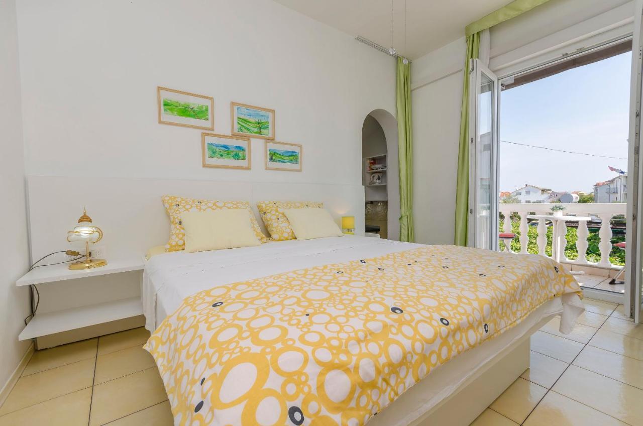 Apartments And Rooms On The Beach Vodice Exteriör bild