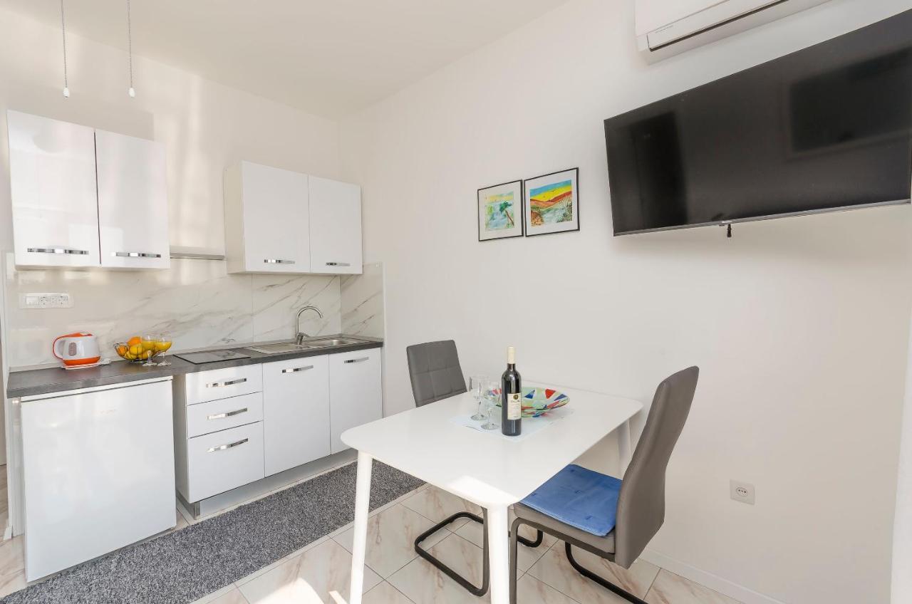 Apartments And Rooms On The Beach Vodice Exteriör bild