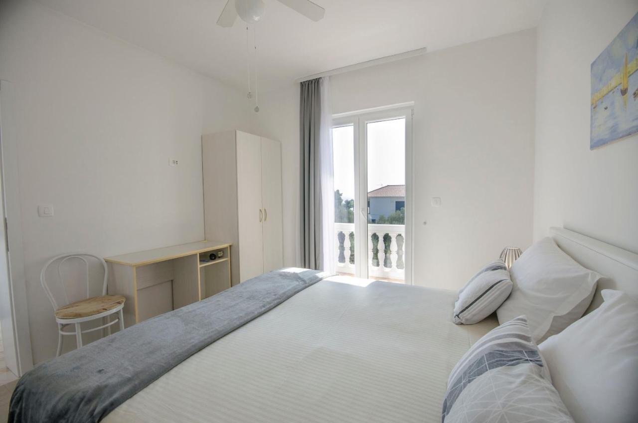 Apartments And Rooms On The Beach Vodice Exteriör bild