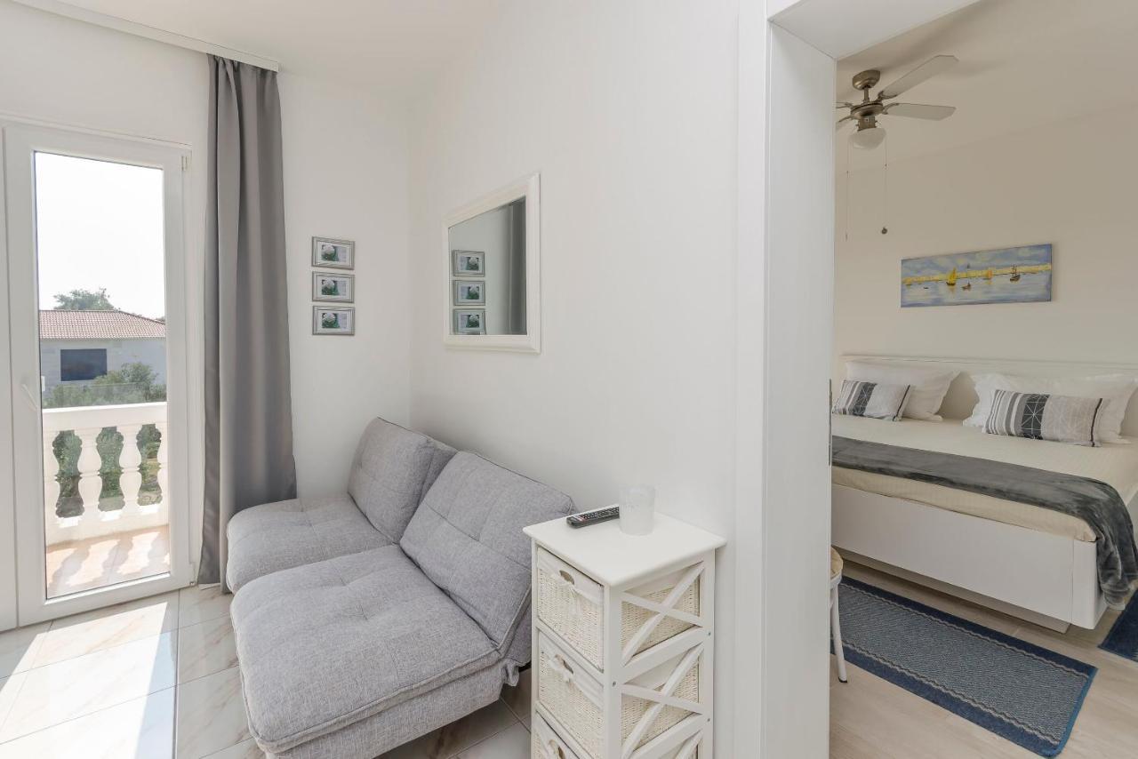Apartments And Rooms On The Beach Vodice Exteriör bild