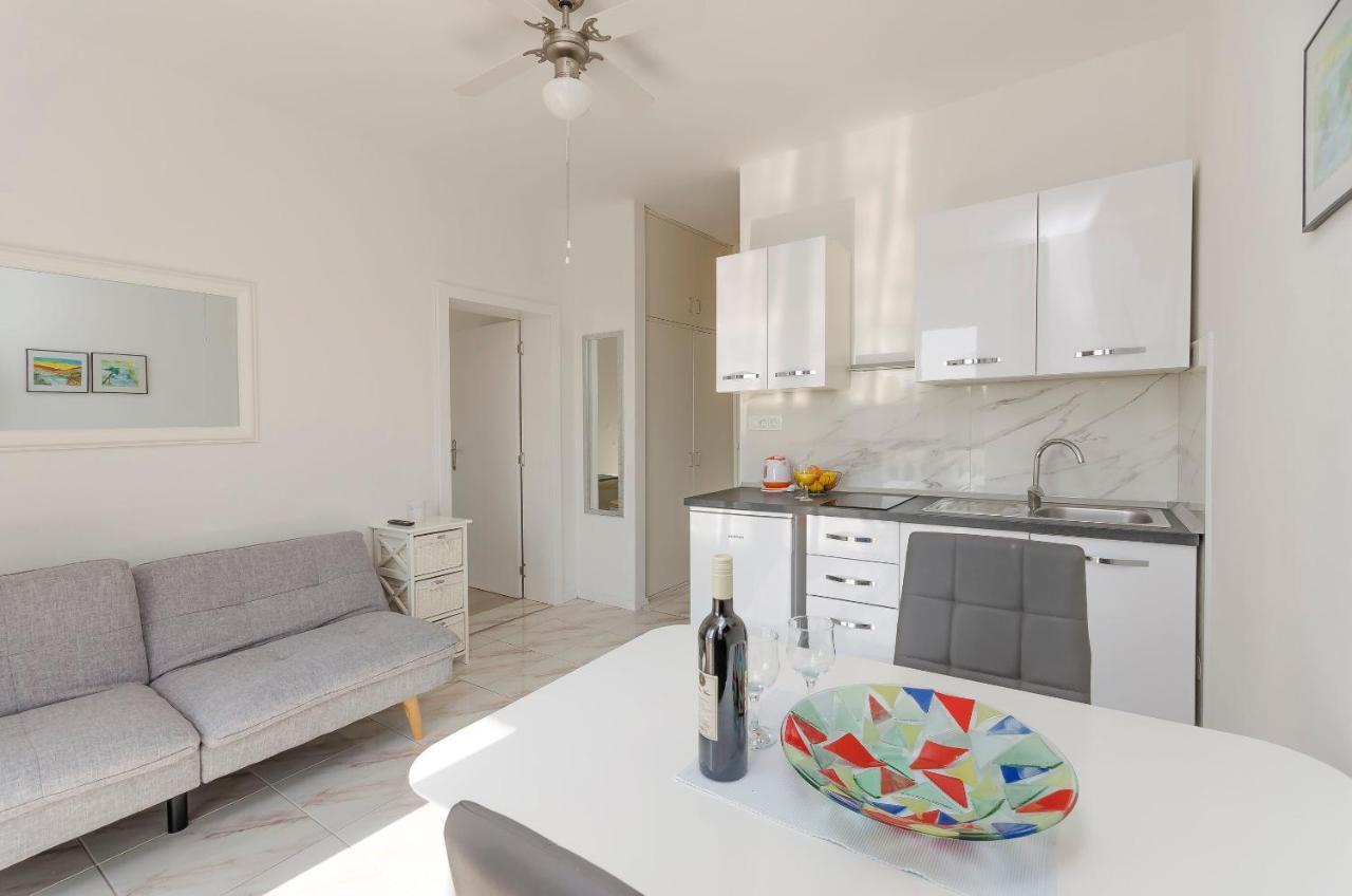 Apartments And Rooms On The Beach Vodice Exteriör bild